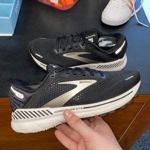 Brooks Adrenaline 22 *USED* Size 8.5 Wide (D Width)